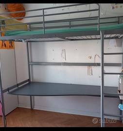 letto rialzato con  scrivania Ikea