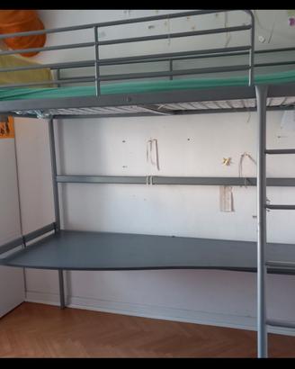 letto rialzato con  scrivania Ikea