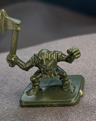 HeroQuest MB Goblin con ascia Miniatura Originale