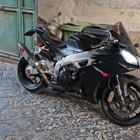 aprilia rsv4