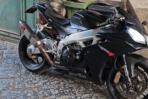 aprilia rsv4