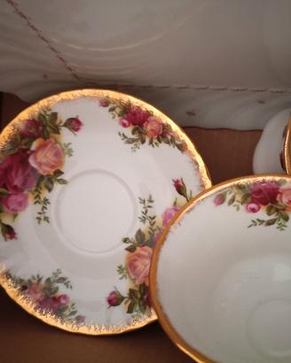 vintage 3 TAZZE da thè Royal Albert in oro 