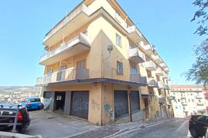 Locale commerciale Discesa San Gerardo