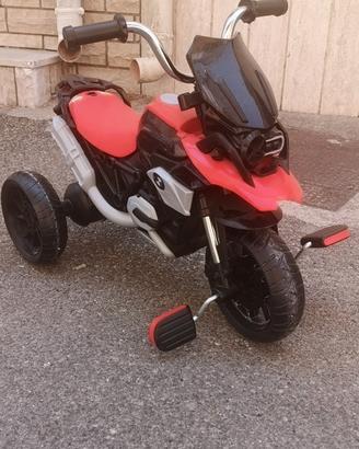 Moto triciclo a pedali