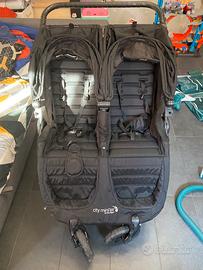 Passeggino gemellare Baby Jogger con optionals