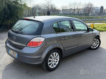 Opel Astra automatica, benzina