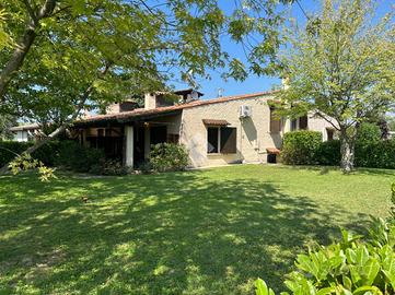 VILLA A SCHIERA D'ANGOLO A PESCHIERA DEL GARDA