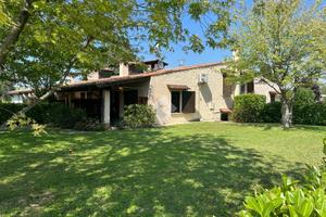 VILLA A SCHIERA D'ANGOLO A PESCHIERA DEL GARDA