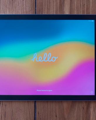 iPad 6 generazione con accessori originali