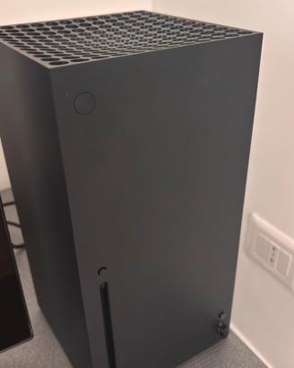 Xbox Series X + 4 Giochi + 2 controllers originali