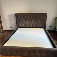 Letto matrimoniale imbottito con materasso