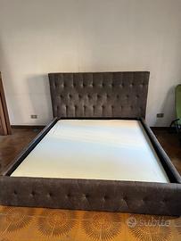 Letto matrimoniale imbottito con materasso