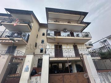 Graziosa Mansarda In Parco Privato Zona Centrale