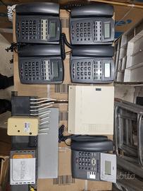 Centralino telefonico, telefoni e switch.