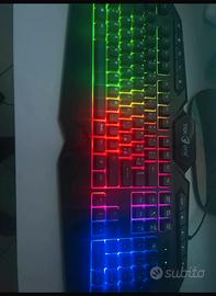 Set completo di tastiera e mouse da gaming