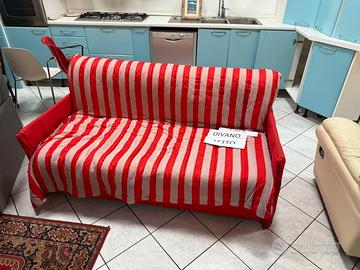 Divano letto matrimoniale compatto