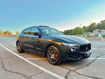Maserati Levante Gransport/3.0 V6 250 CV/21"/TETT