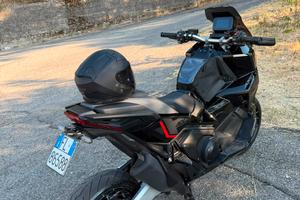 X adv 750