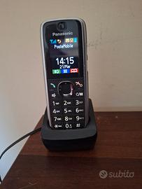 Telefono cellulare per anziani con tasto salvavit 