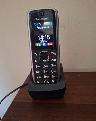 Telefono cellulare per anziani con tasto salvavit 