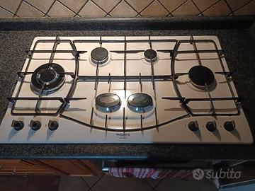 piano cottura cucina Hotpoint Ariston 6 fuochi