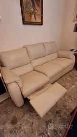divano in pelle beige