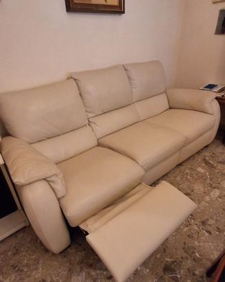 divano in pelle beige