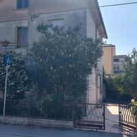 Villa Ceccolini indipendente con scoperto e garage