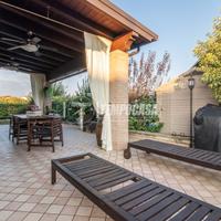 VILLETTA A SCHIERA DI TESTA