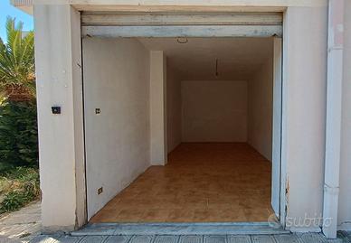 Box garage in via andiloro