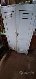 vecchio armadietto legno industriale grigio 
