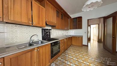 APPARTAMENTO 5 LOCALI IN A/2 CON DOPPI SERVIZI!!