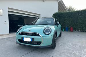 Mini Cooper 5 pirte favoured