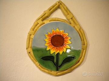 ORIGINALE SOTTOPENTOLA CON UN GIRASOLE IN RILIEVO