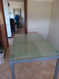 Tavolo in vetro