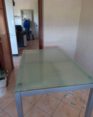 Tavolo in vetro