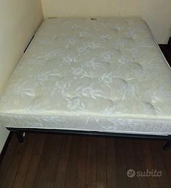 Materasso matrimoniale con rete