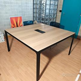 Tavolo Riunioni IKEA BEKANT 140x140 con Passacavi