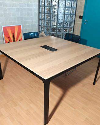 Tavolo Riunioni IKEA BEKANT 140x140 con Passacavi