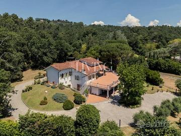 Villa di 550 m² con più di 5 locali e box auto dop