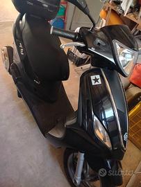 Piaggio 125 FLY
