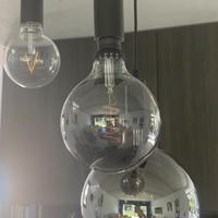 Lampadario da sala con tre sfere lampade in vetro