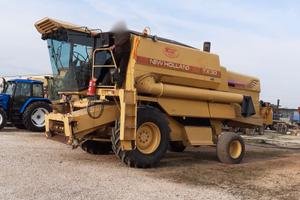 Mietitrebbia Ford New Holland TX30