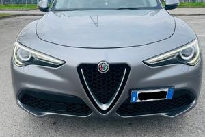 Alfa Romeo Stelvio 2.0 Turbo 280 CV Q4 – 2017