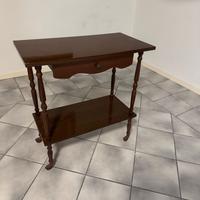 Tavolo mobile, dal sapore di classico.