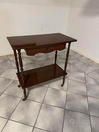 Tavolo mobile, dal sapore di classico.