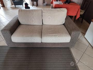 divano due posti come nuovo 