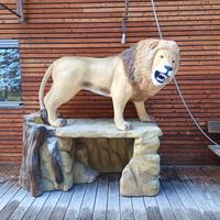 Statua di un leone in fibra di vetro (plastica)