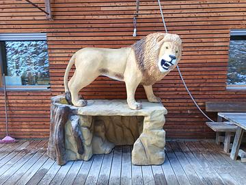 Statua di un leone in fibra di vetro (plastica)