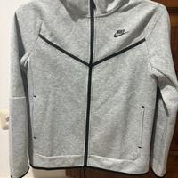 tutta Nike tech grigia